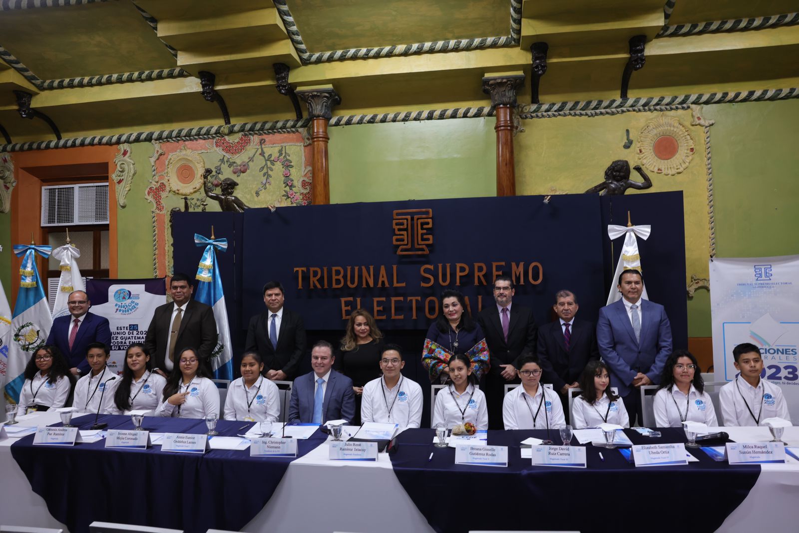Juramentan a integrantes del TSE infantil para comicios de 2023