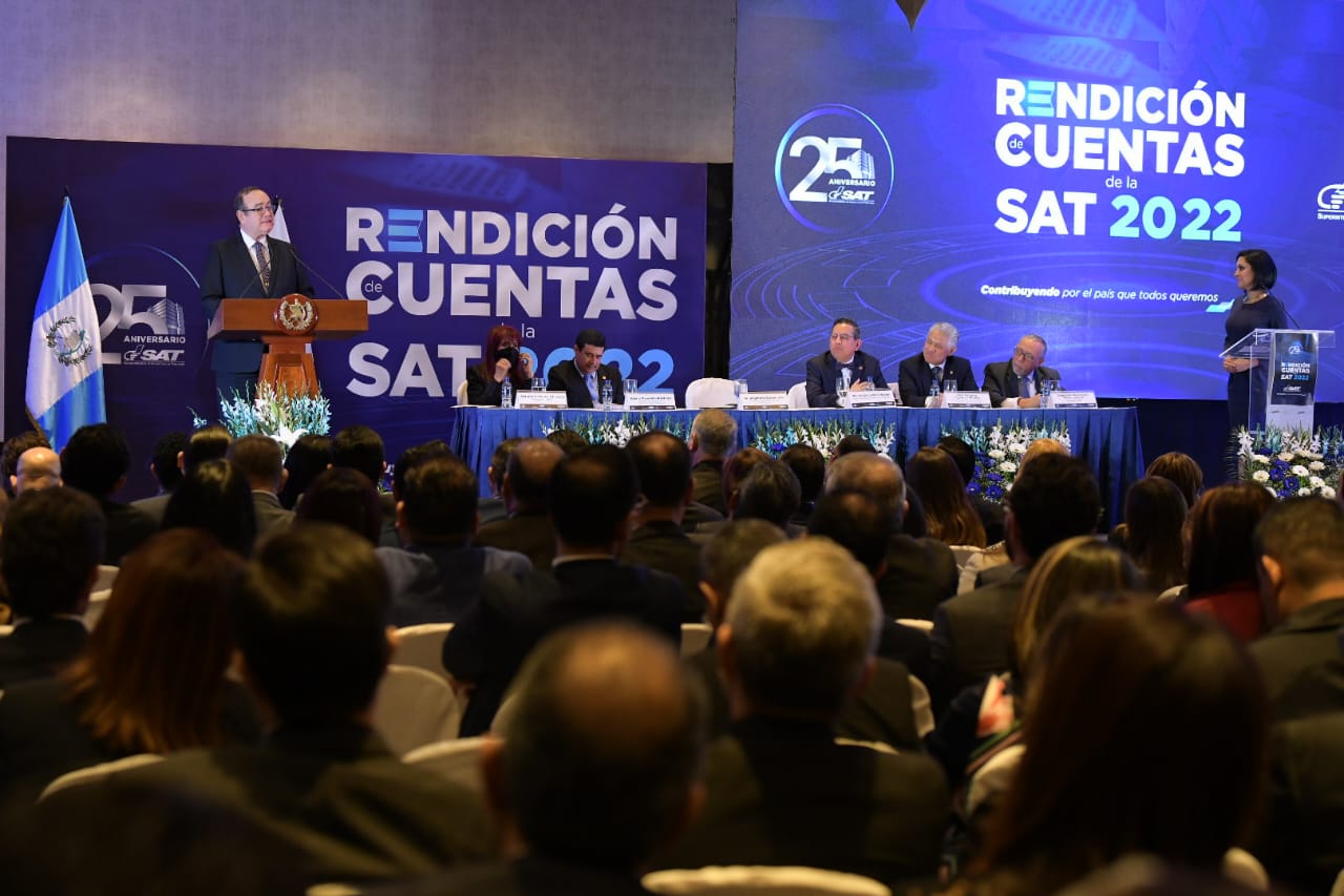Presidente participa en Informe de Rendición de Cuentas de la SAT