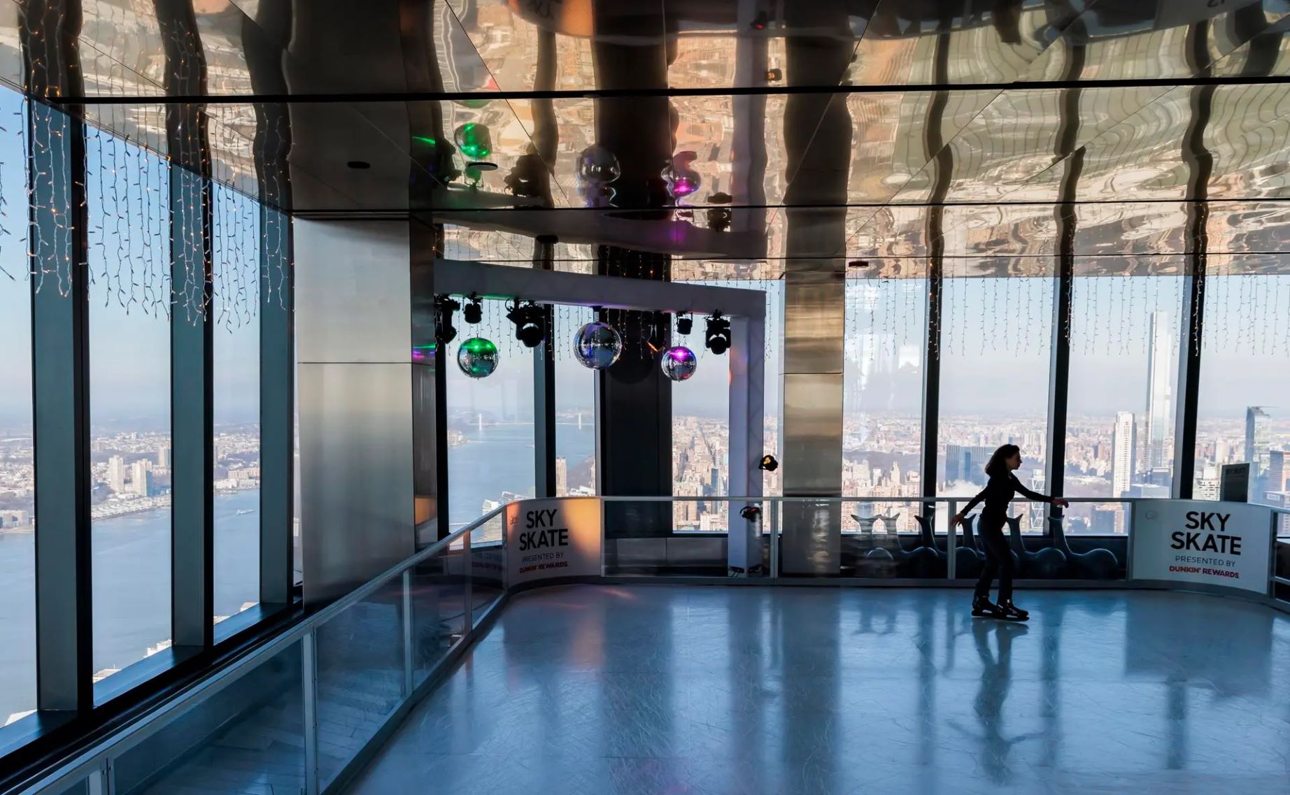 Patinar sobre hielo en un rascacielos, la última atracción de Nueva York