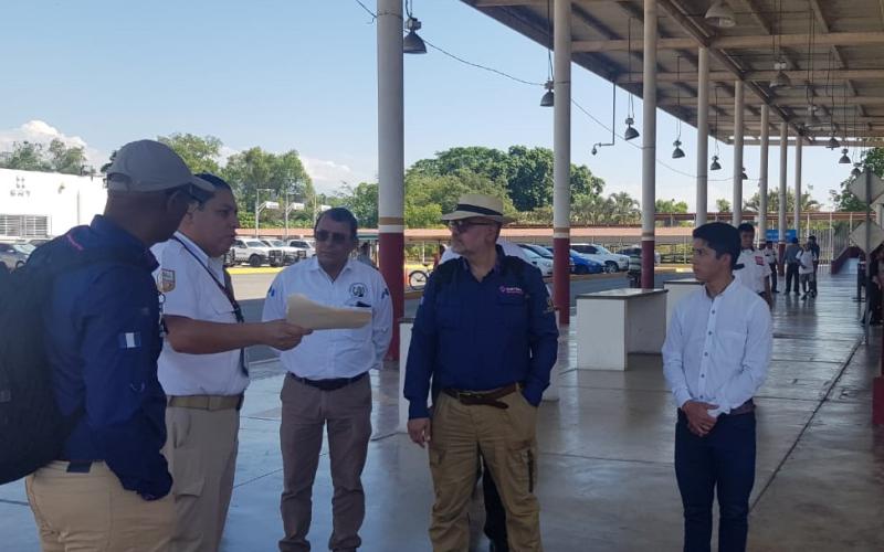 Verifican atención a migrantes en frontera con México