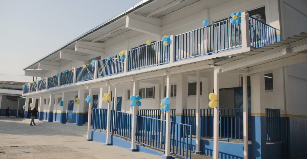 Más de 900 estudiantes de Villa Nueva se benefician con mejoras en escuela