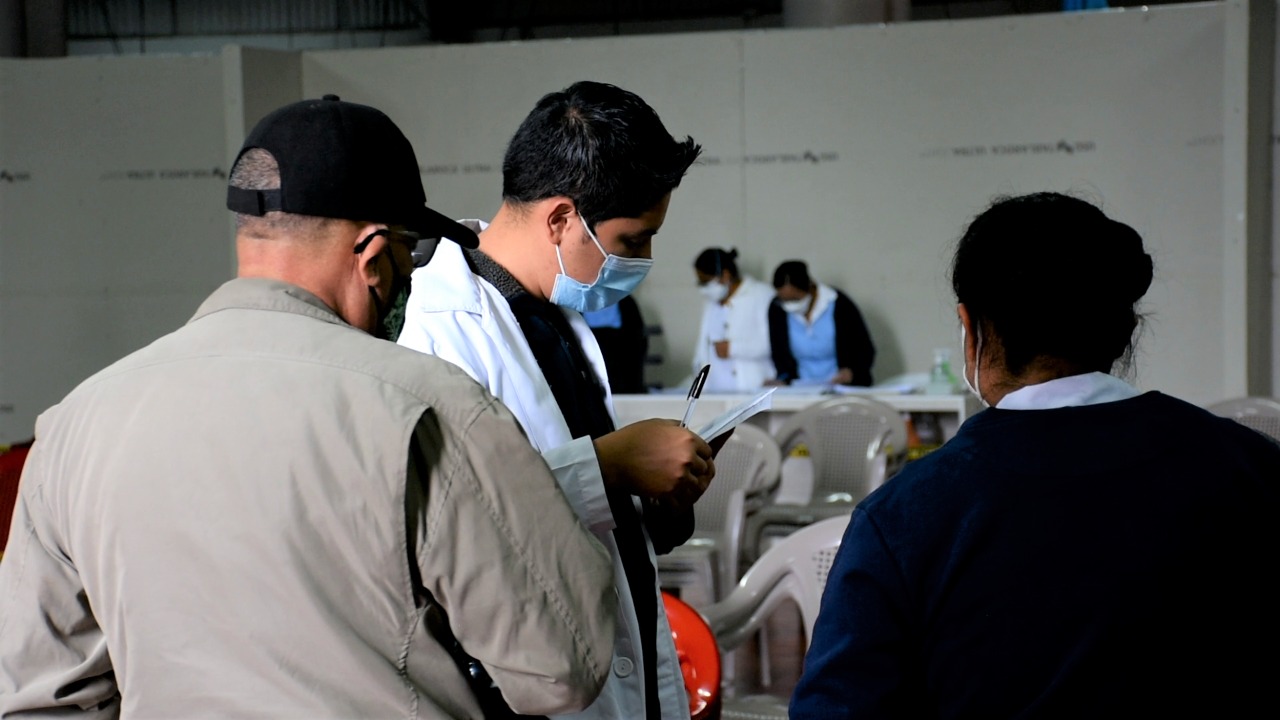 Instan a población con síntomas pos-COVID a recibir atención médica