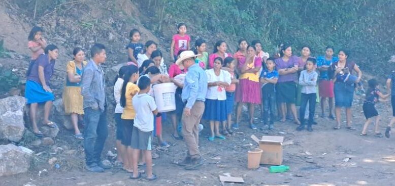Purificadores artesanales de agua favorecen la prevención de enfermedades en Jocotán