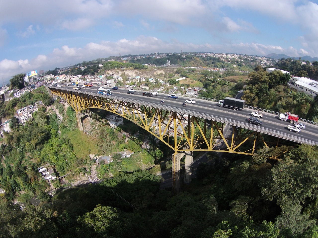 Anuncian cierre de carril derecho del puente Belice