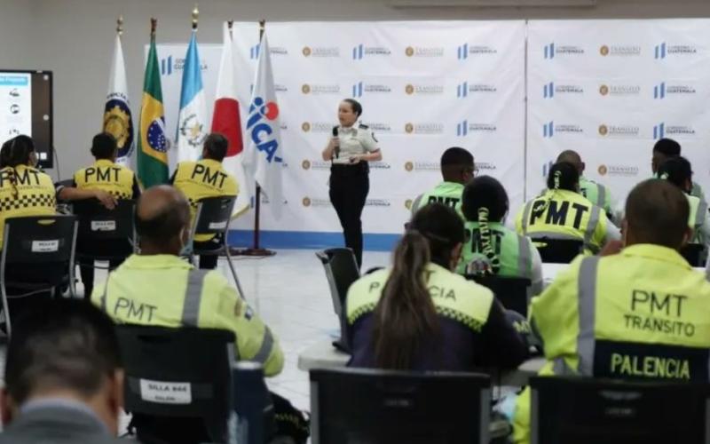 Capacitan a policías de tránsito de tres comunidades