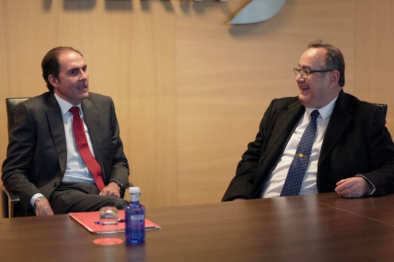Presidente se reúne con alto mando de Grupo Iberia