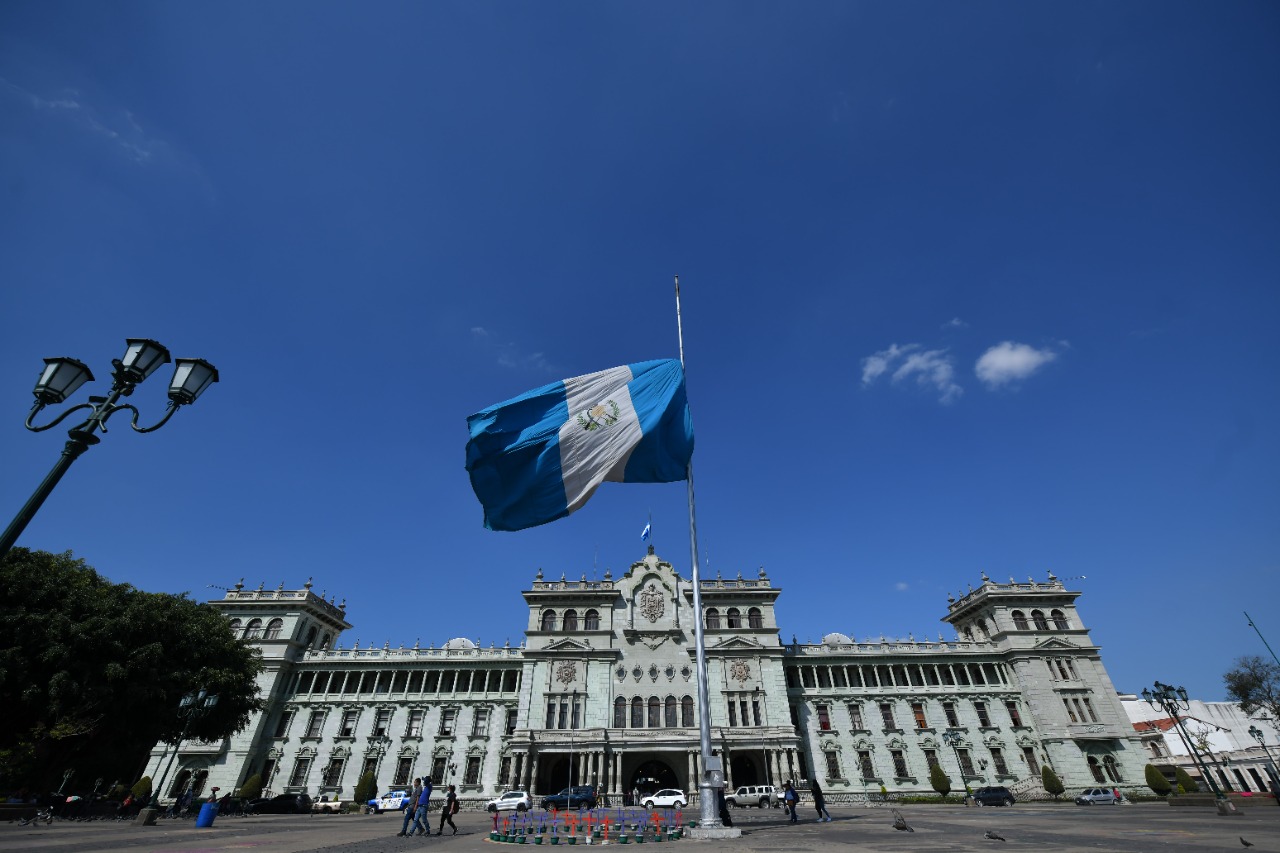 Declaran duelo nacional por muerte de expresidente Álvaro Colom