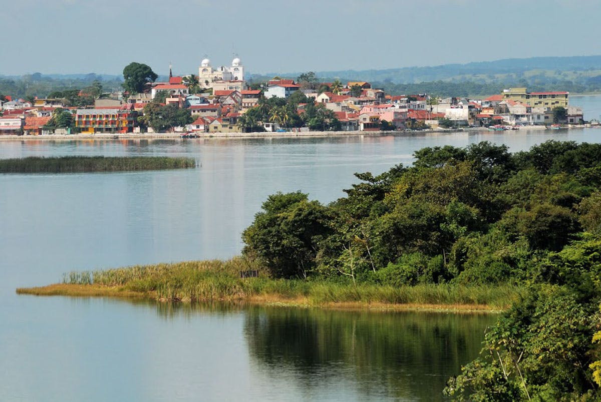 Trabajan en la estabilización del nivel del lago Petén Itzá