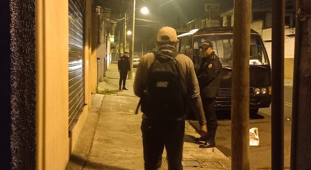 Asisten a 22 personas que transitaban en el país de manera irregular