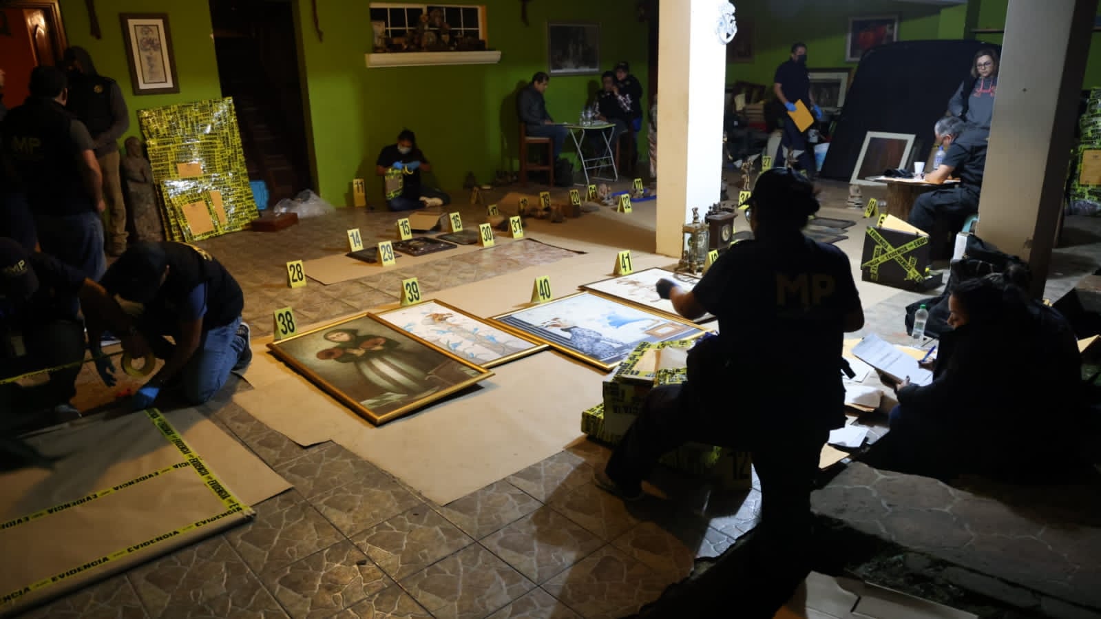 Obras localizadas durante allanamientos. /Foto: MP