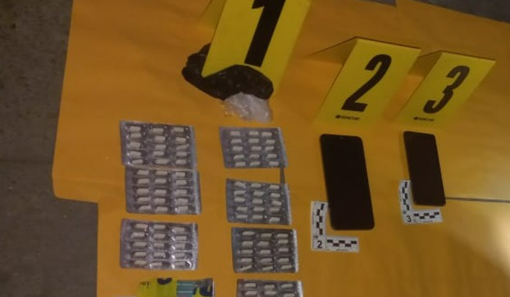 Durante operativo localizan vehículo con droga y dinero en efectivo