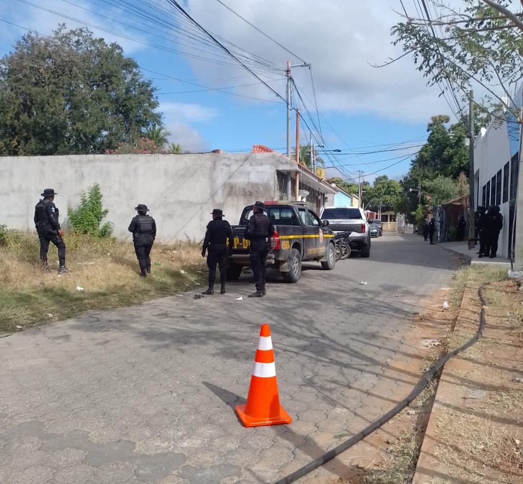Ejecutan allanamientos para detener a sindicado de amenazar a elementos de PNC