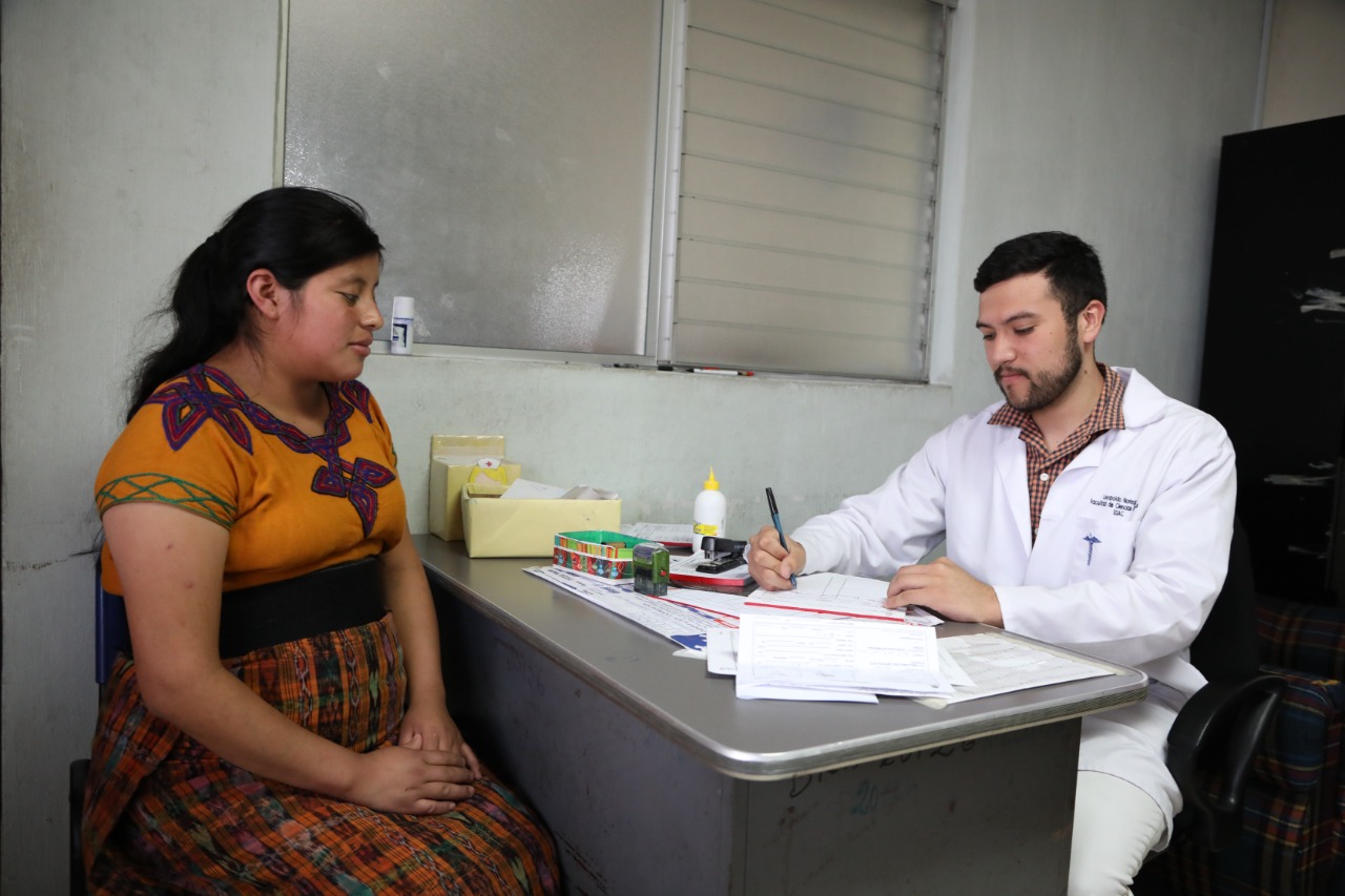 IGSS: Abren convocatoria para formar parte del personal de salud