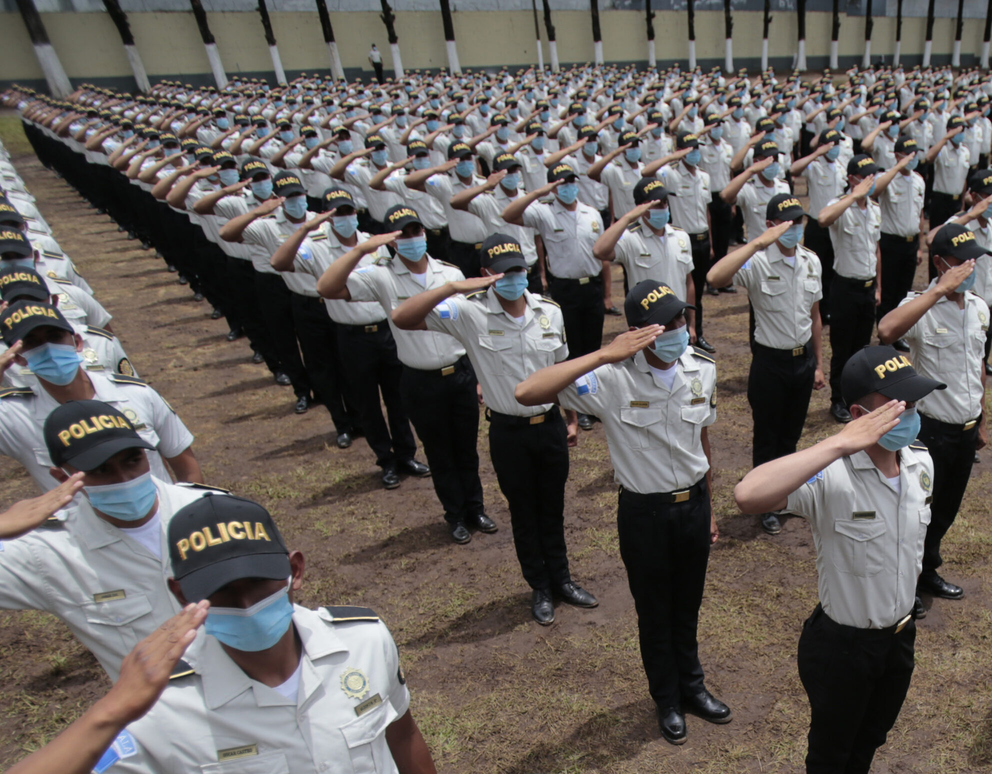 Transformación policial permite aumento salarial para agentes de la PNC