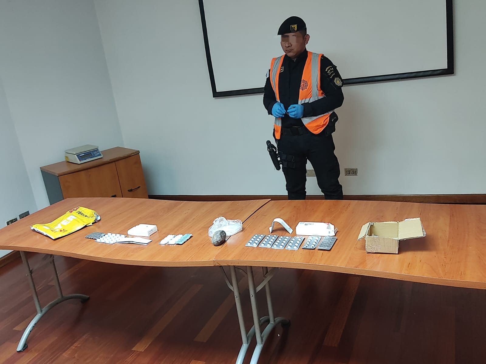 Decomisan metanfetamina en bodega de exportación en zona 13