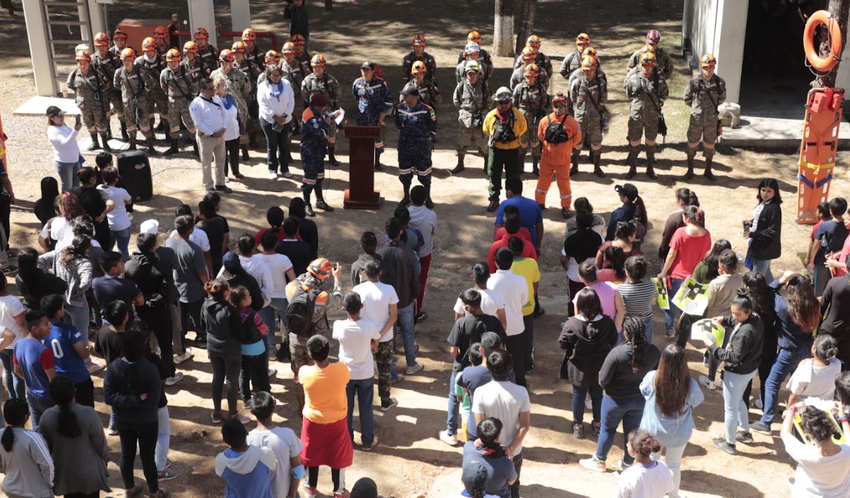 Más de 100 menores de residencias de la SBS participan en actividad recreativa