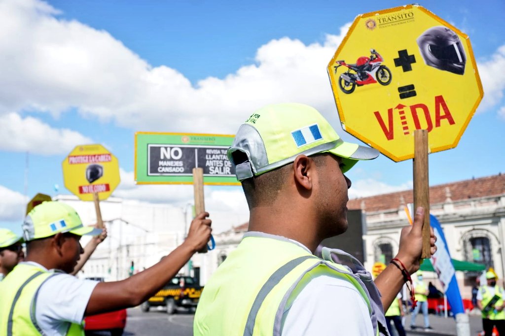 Instalan quiosco móvil para renovación y reposición de licencias