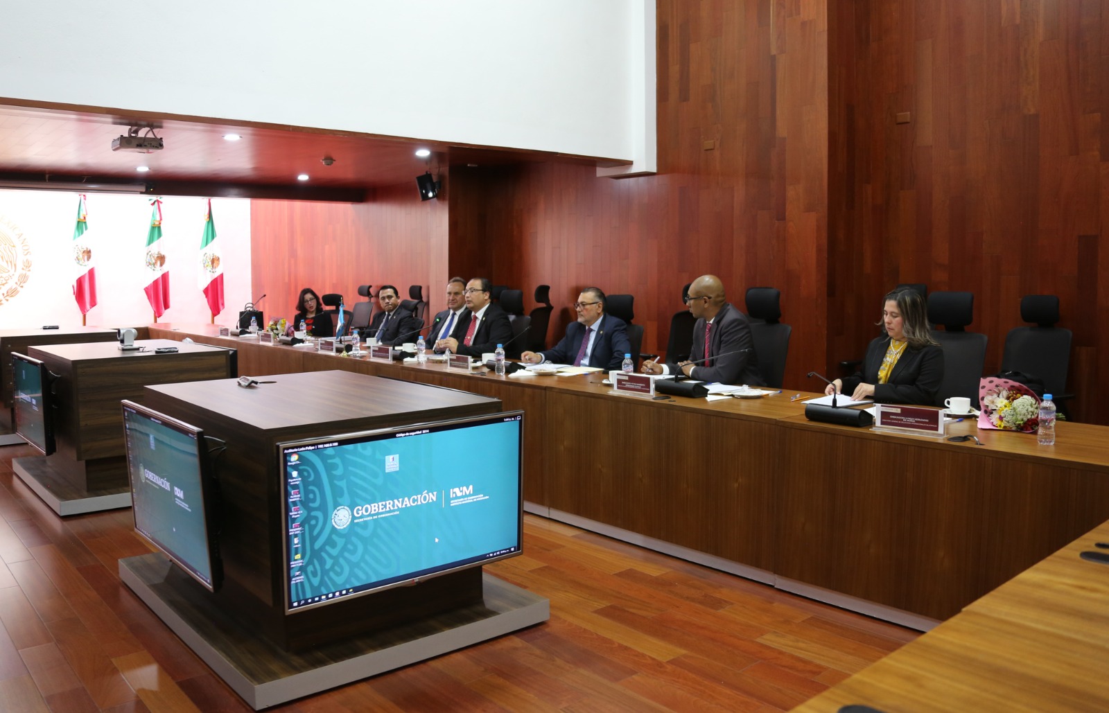 Fortalecen trabajo conjunto para facilitar trámites migratorios