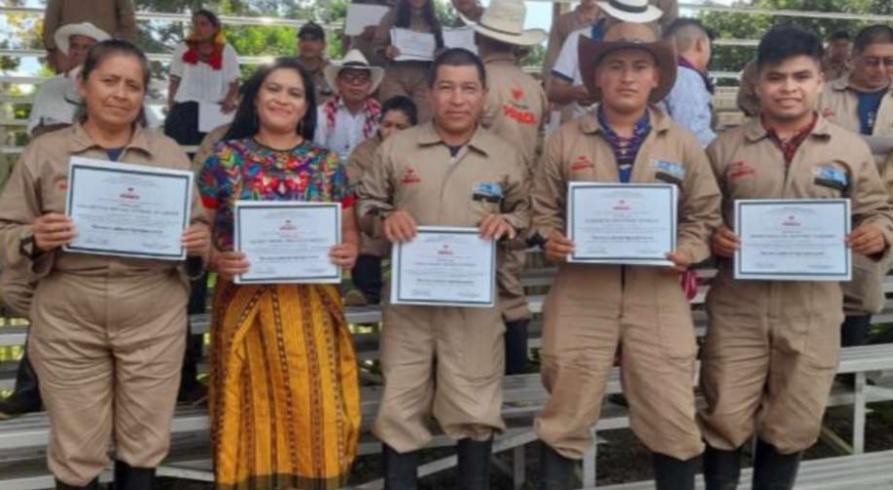 Agricultores marquenses fortalecen capacidades en el extranjero