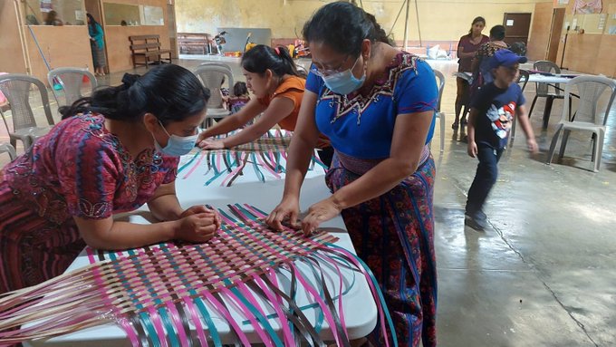 Mides apoya a los guatemaltecos con becas de desarrollo social.