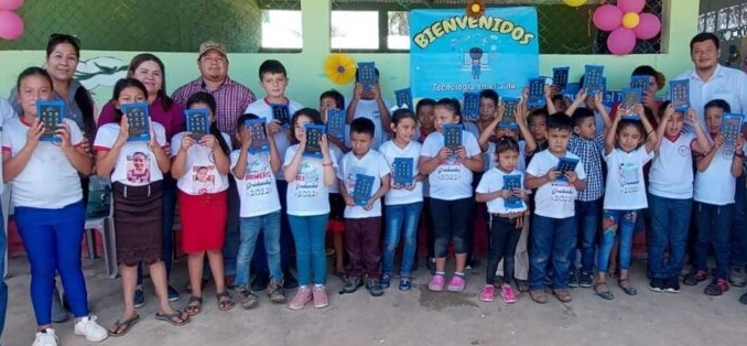 Mineduc lleva tecnología al área rural de San Andrés, Petén