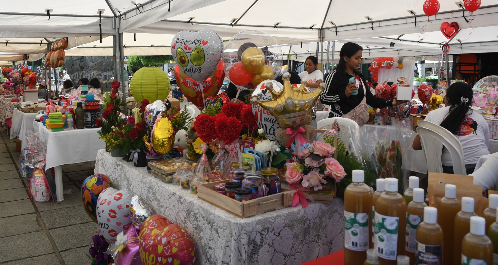 Emprendedoras de Salamá participan en Expobazar del Amor y la Amistad