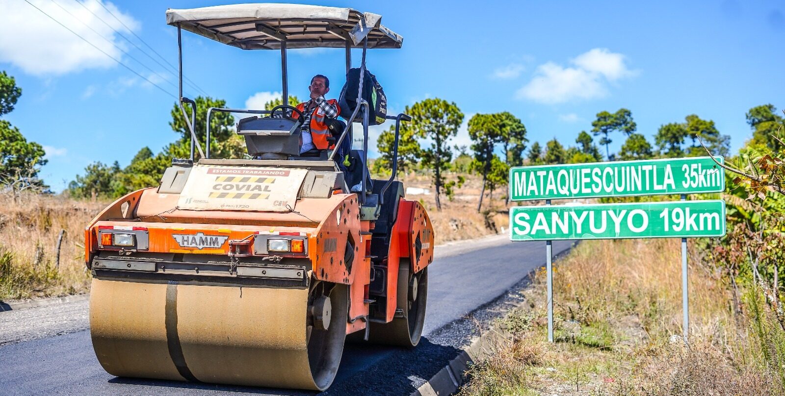 Covial mejora ruta hacia Santa María Xalapán