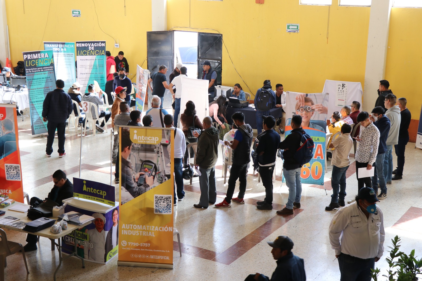 Jornada móvil de servicios integrados beneficia a vecinos de San Pedro Sacatepéquez