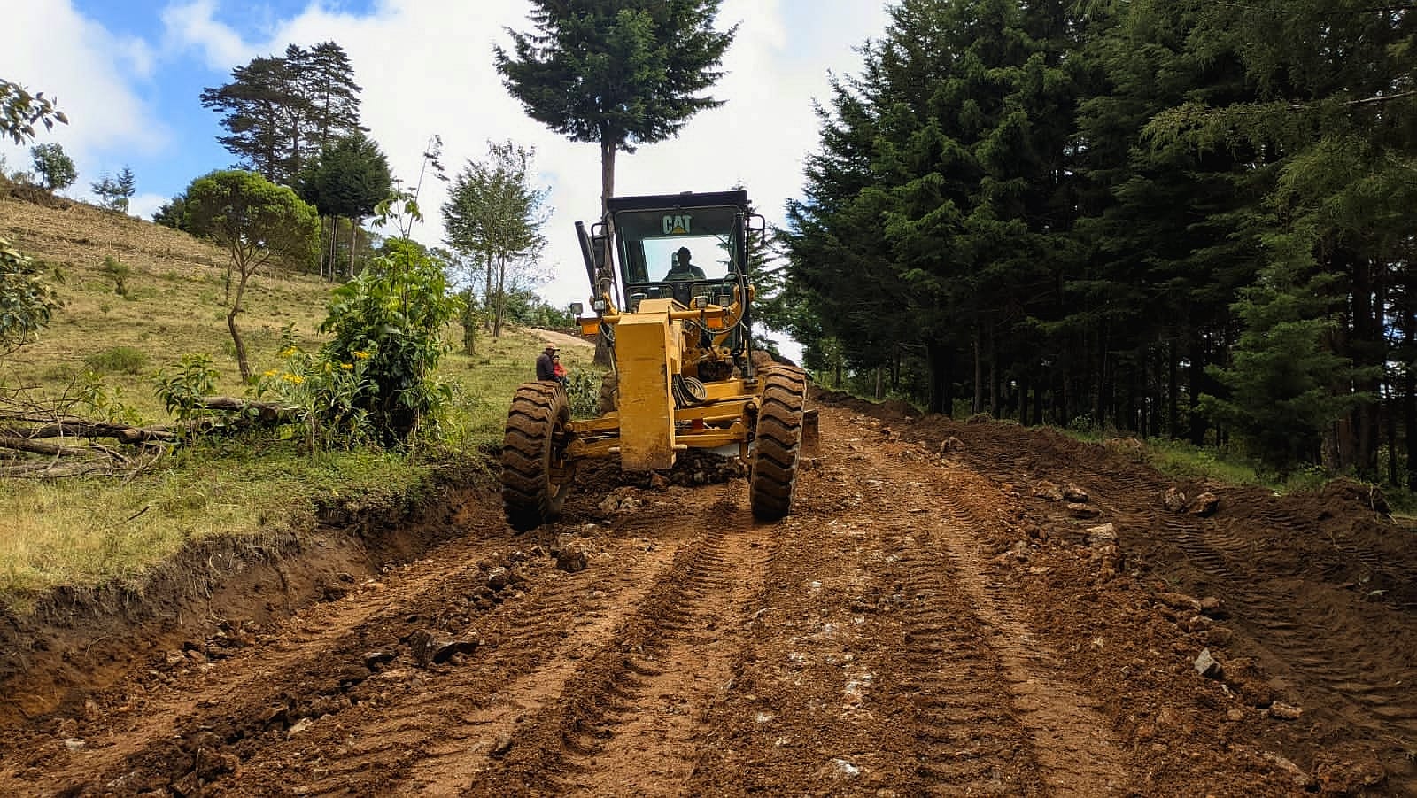Militares han rehabilitado 111 kilómetros de caminos rurales