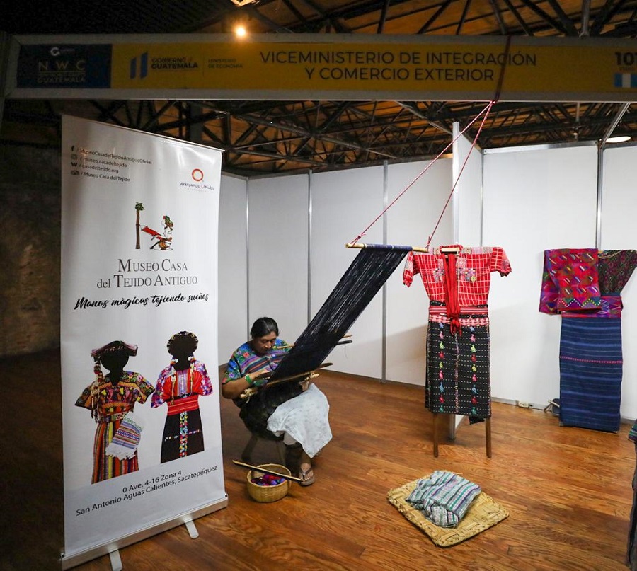 Mipyme participan en feria New World Craft