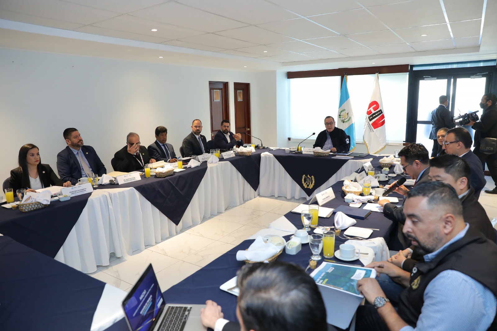 Ejecutivo conoce avances de programas y proyectos a cargo del CIV