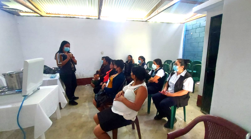 Mujeres huehuetecas conocen la importancia de la lactancia materna