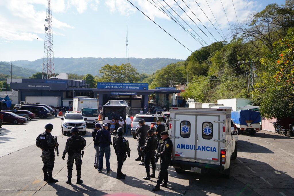 Suman 10 pandilleros salvadoreños expulsados del país
