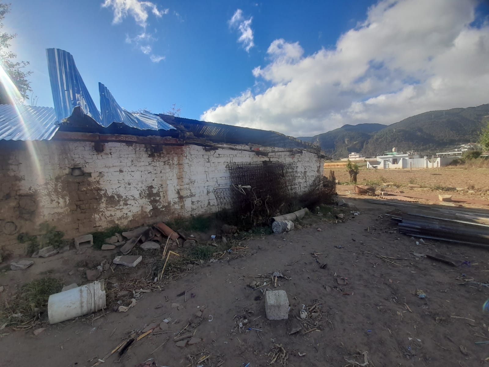 Conred brinda asistencia a familias afectadas por fuertes vientos