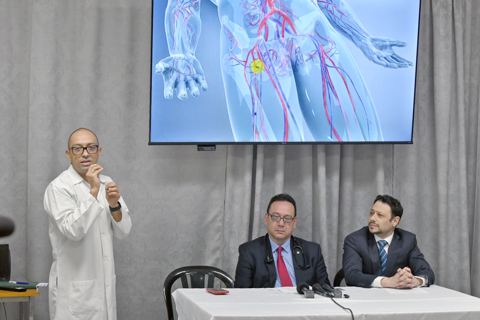 Dan a conocer nuevos procedimientos para tratar enfermedad cardiovascular en el país