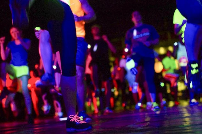 El MCD brindará clase de zumba neón el 8 de marzo