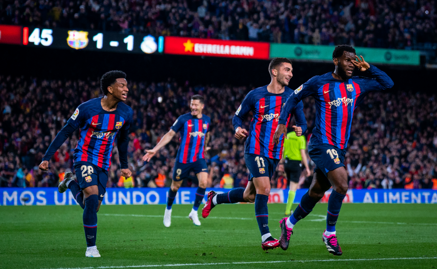 El Clásico es culé y el Barcelona comienza a celebrar el título de Liga