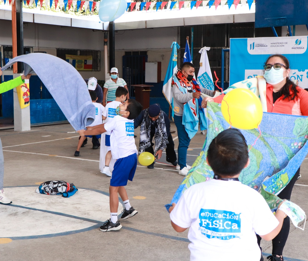 Digef continúa llevando la matrogimnasia a diversas escuelas