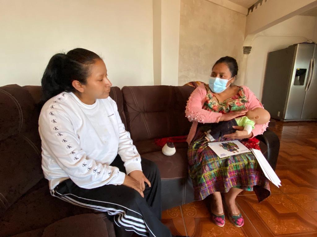 Más de 2 mil comadronas se convierten en promotoras de lactancia materna