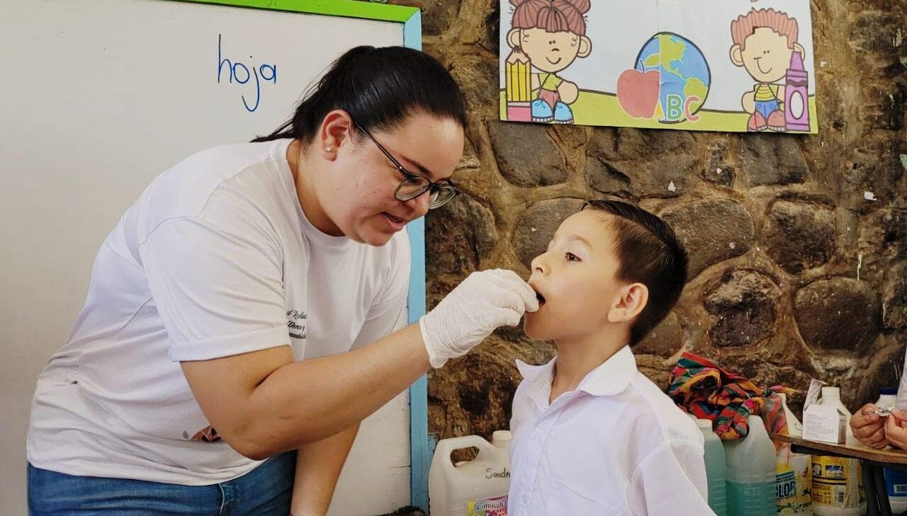 Jornadas de desparasitación buscan abarcar el 80 % de la comunidad educativa. /Foto: MSPAS
