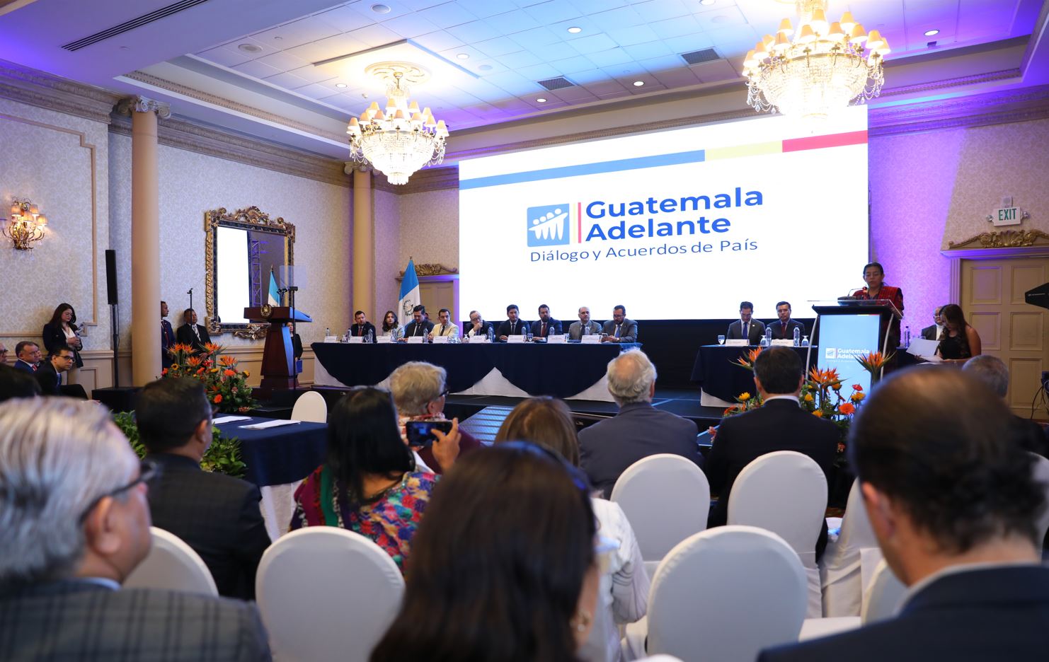 Firman acuerdo sobre recuperación económica inclusiva