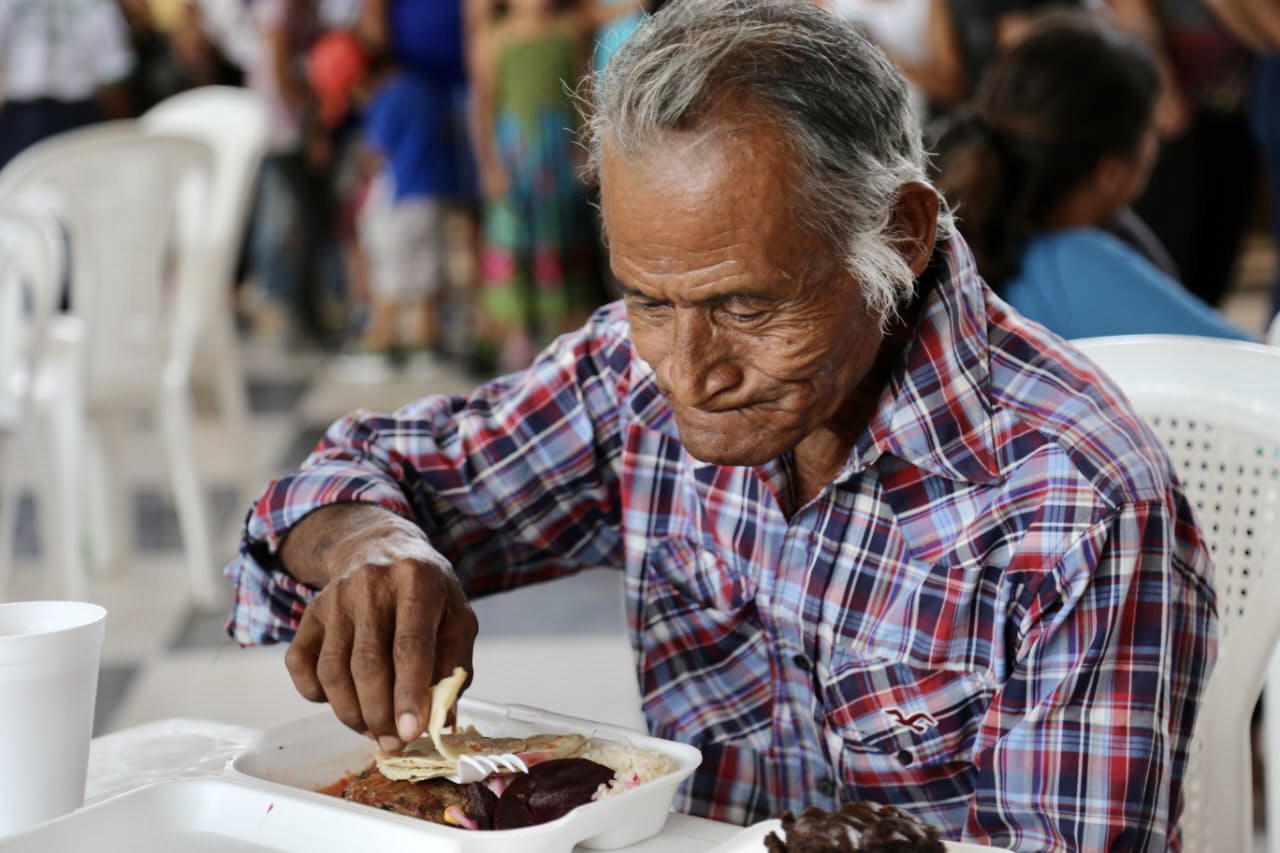 Otorgan alimentos nutritivos a guastatoyanos