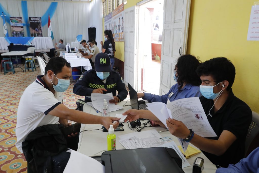 Jornadas móviles de servicios integrados benefician a más de 13 mil guatemaltecos. / Foto: DCA.