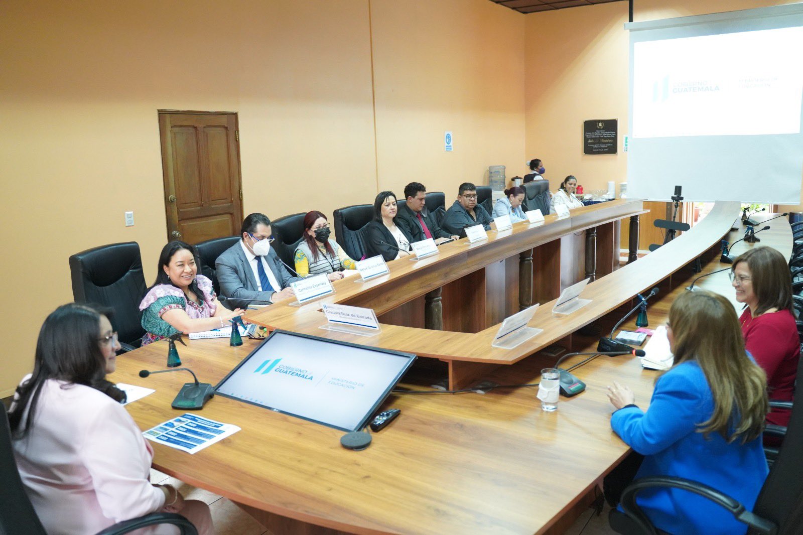 Mineduc y TSE avanzan en proceso de centros de votaciones para elecciones 2023