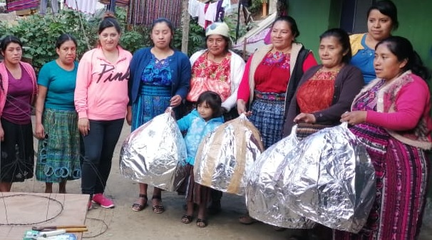 Mujeres de Nuevo Progreso aprenden a fabricar hornos artesanales