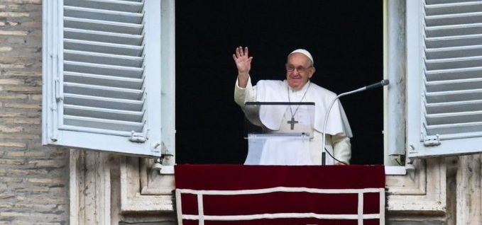 Papa pide que se detenga a “los traficantes de seres humanos”
