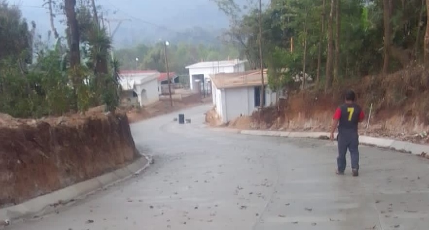 Pavimentación mejora conectividad entre comunidades de Jalapa