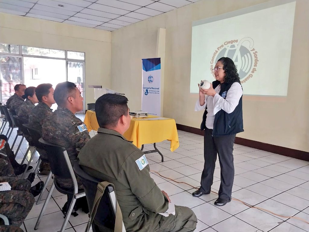 Soldados se capacitan en prevención de dolencias visuales