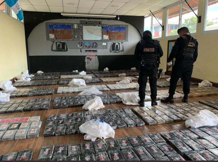 Al menos 900 millones de quetzales en drogas, bienes y dinero son decomisados al narcotráfico