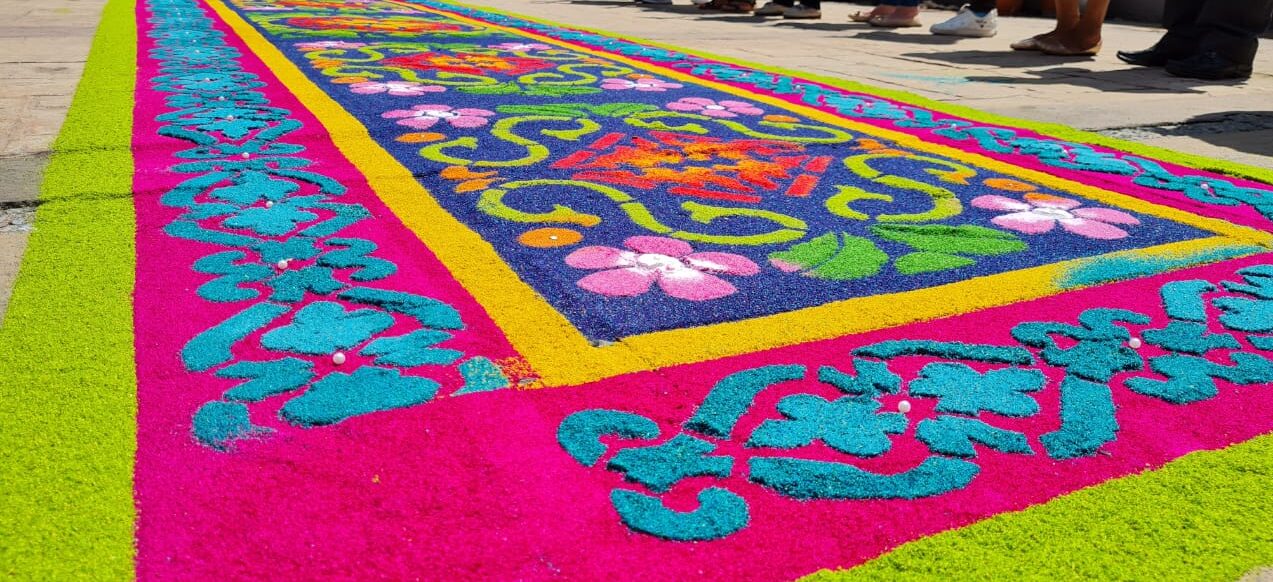 Huehuetecos se preparan para la elaboración de alfombras